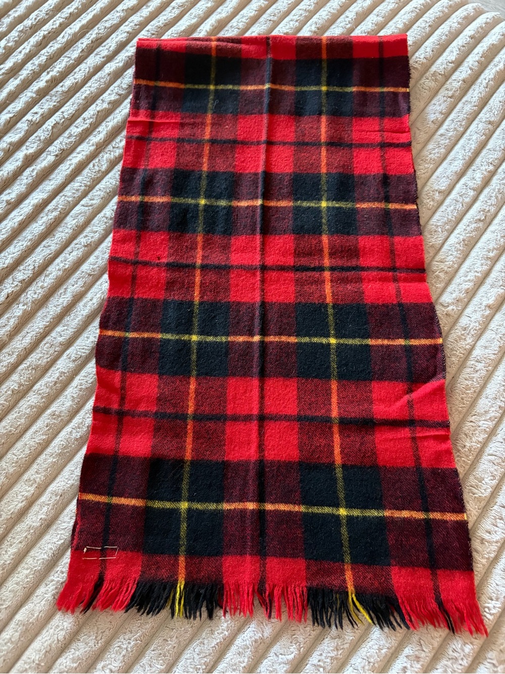 VTG Made in Scotland Woven Wool Tartan Plaid Fringe Rectangle Scarf Red